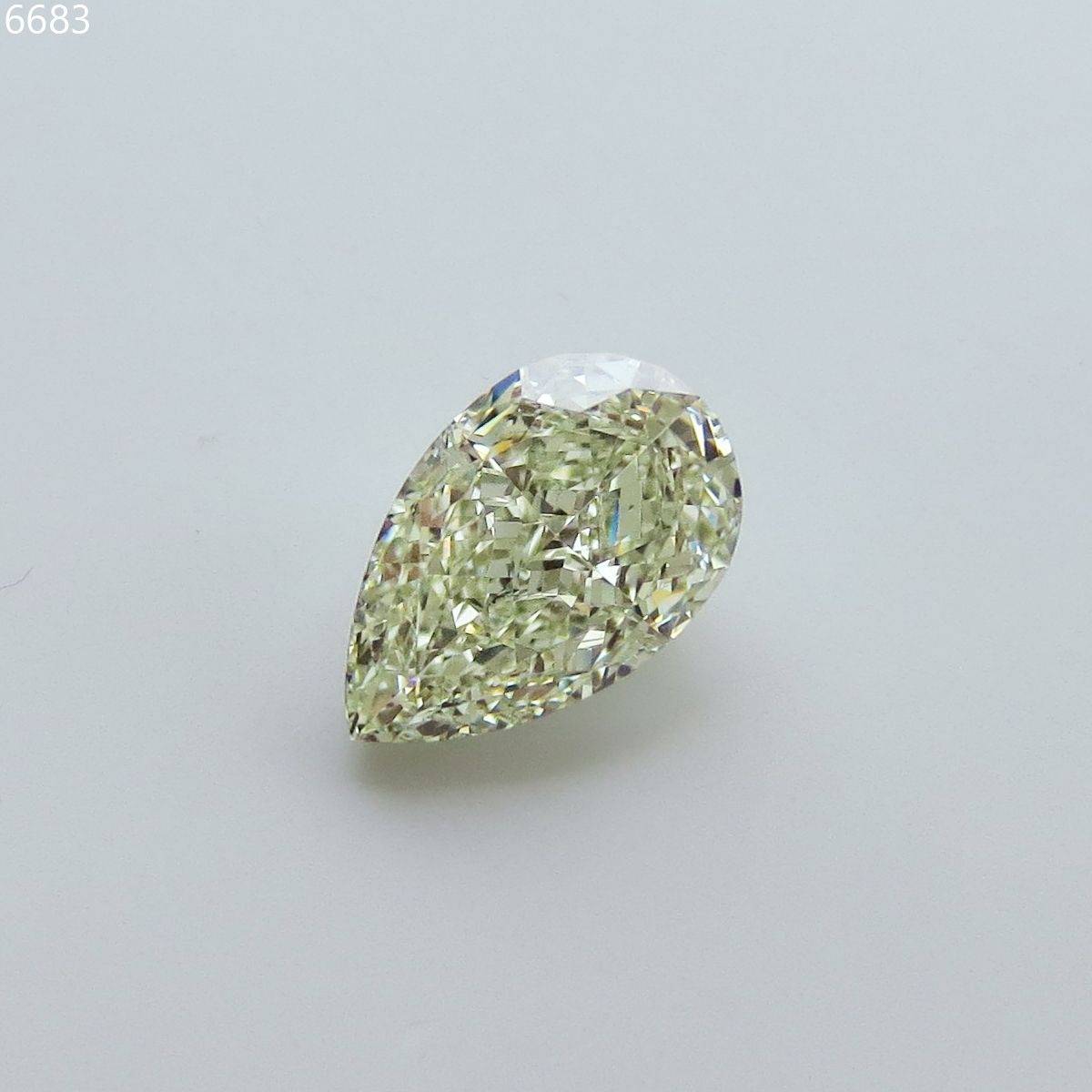 Diament 1.63 ct Fancy Light Grayish Yellowish Green/VVS2