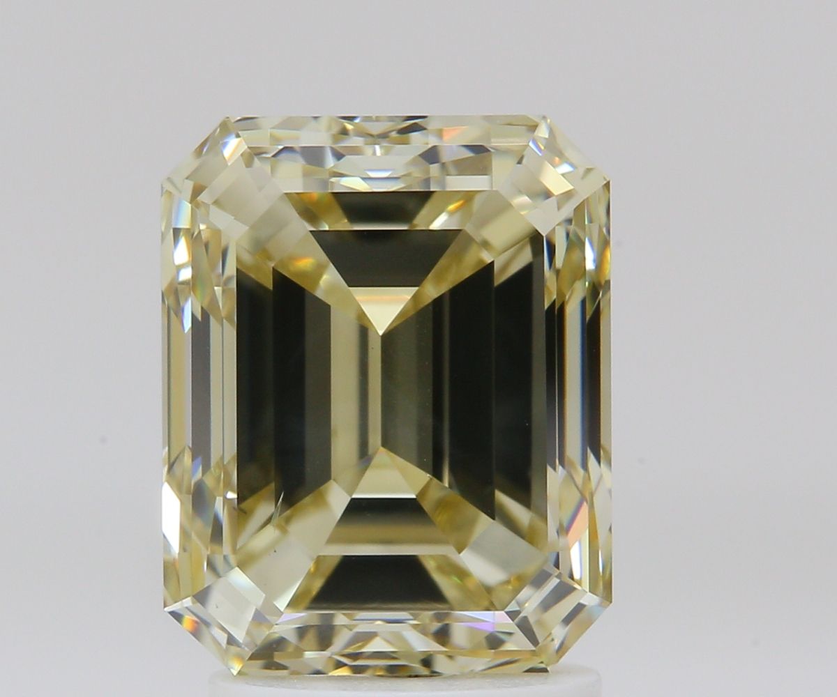 3.01ct Emerald diamond