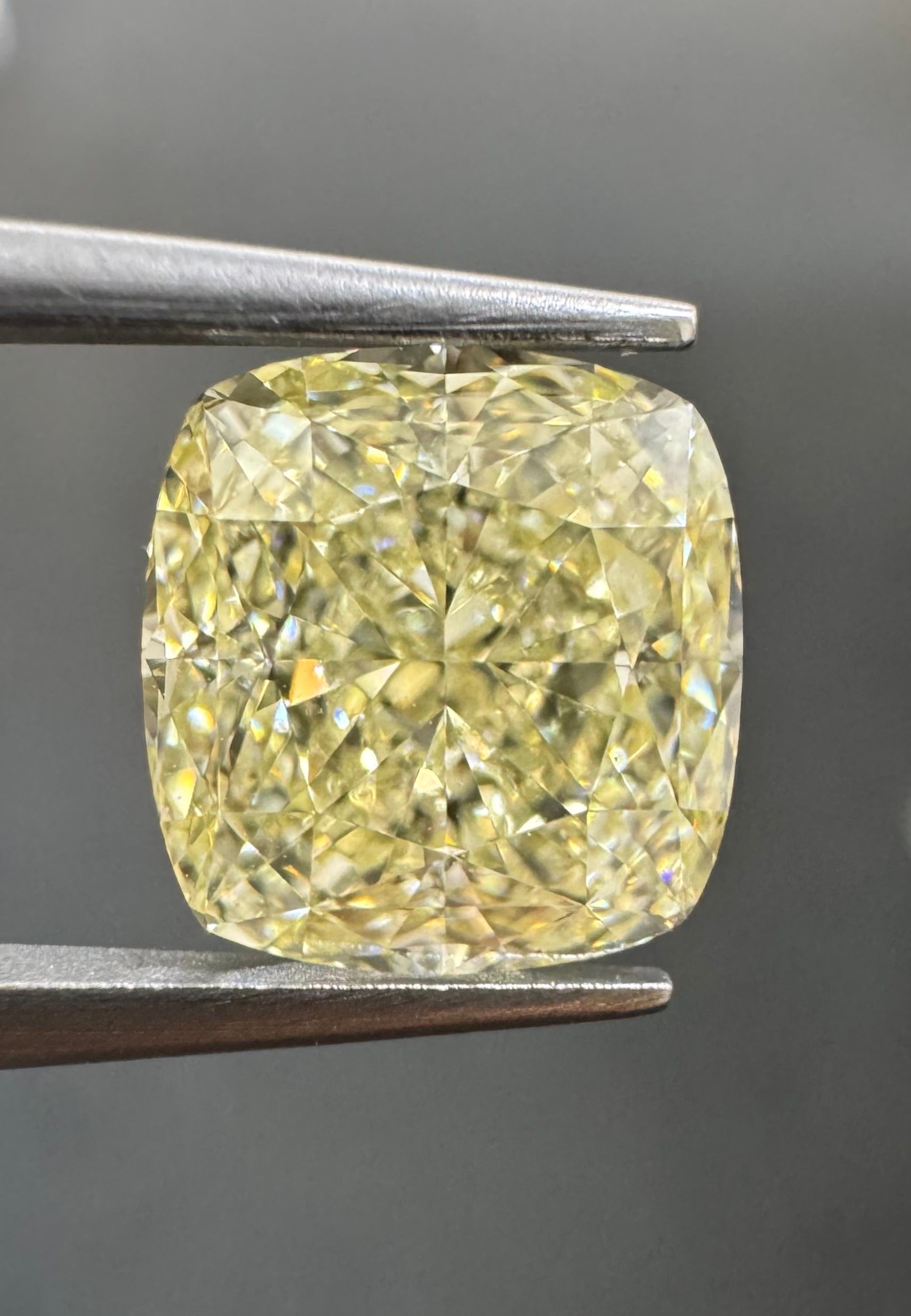 3.43 ct Cushion Modified diamond