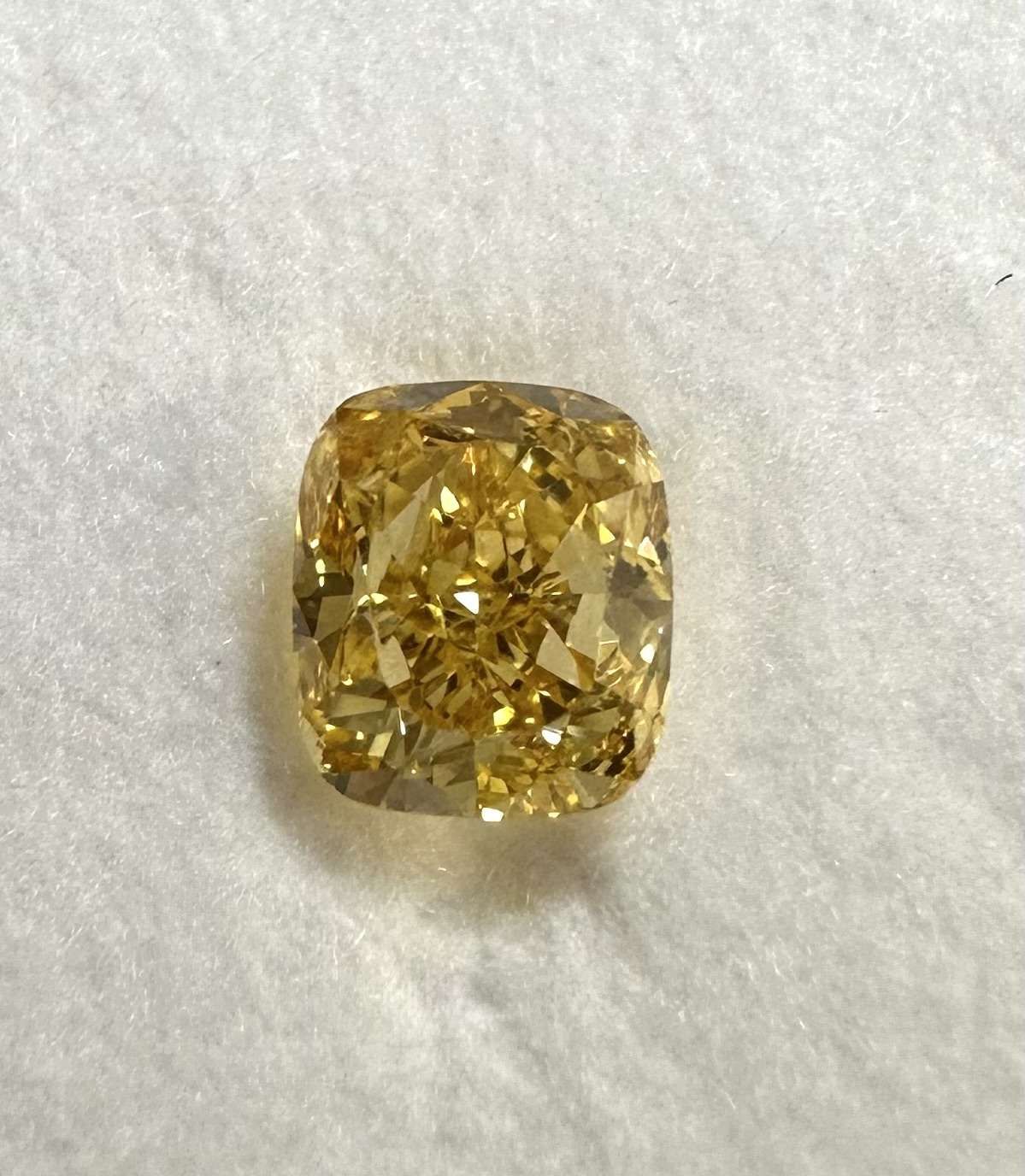 Diament 0.45 ct Fancy Vivid Orange Yellow/VS2