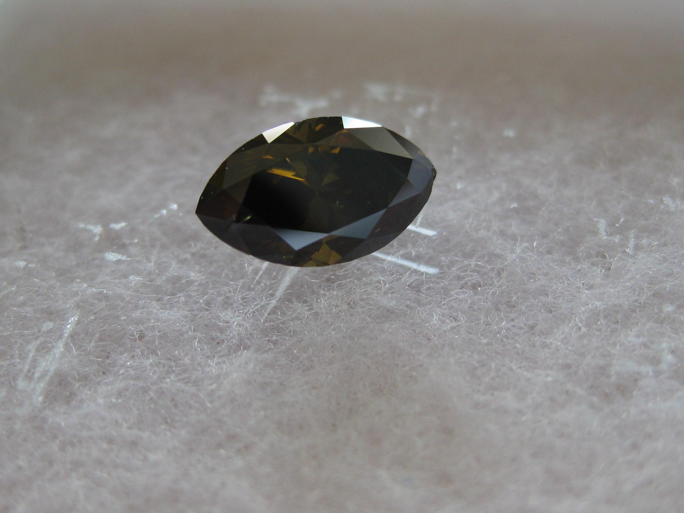 Diament 1.0 ct Fancy Dark Greenish Brown/