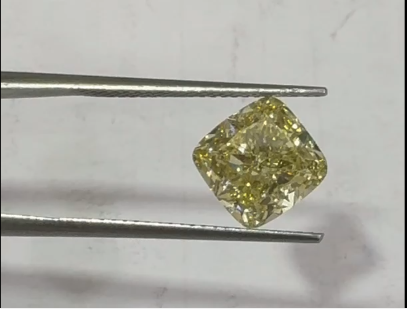 3.08 ct Cushion Modified diamond