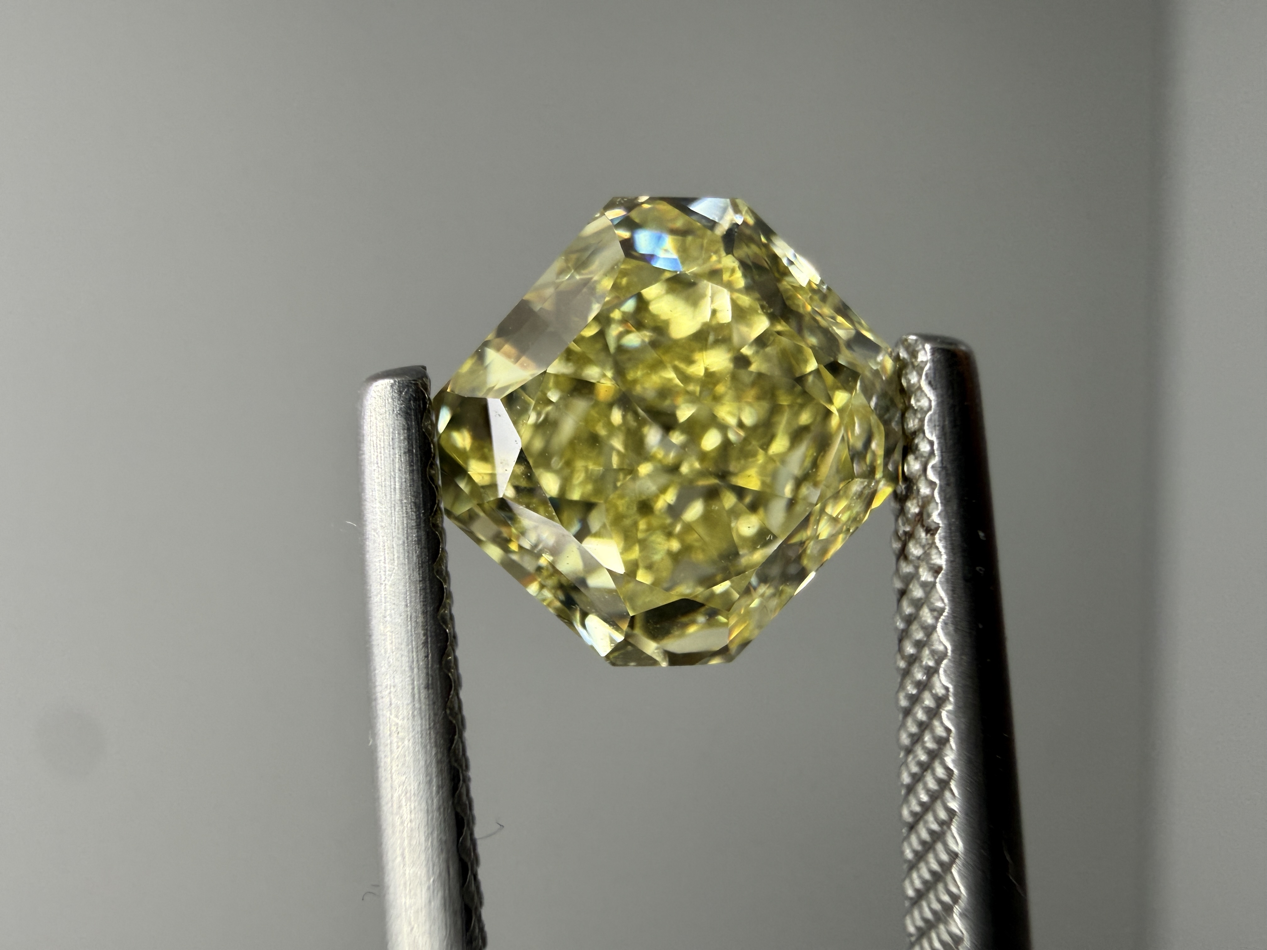 2.79 ct Square Radiant diamond