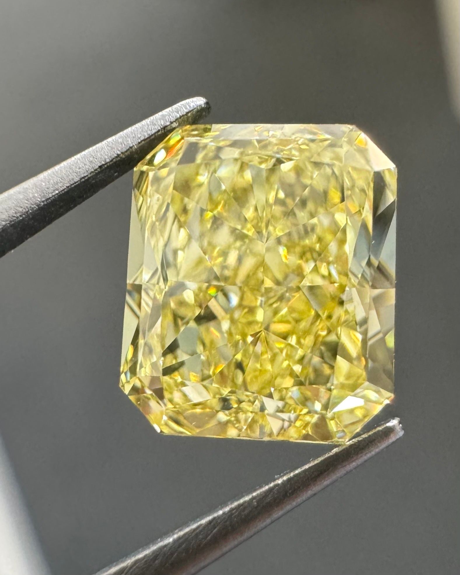 1.92 ct Radiant diamond