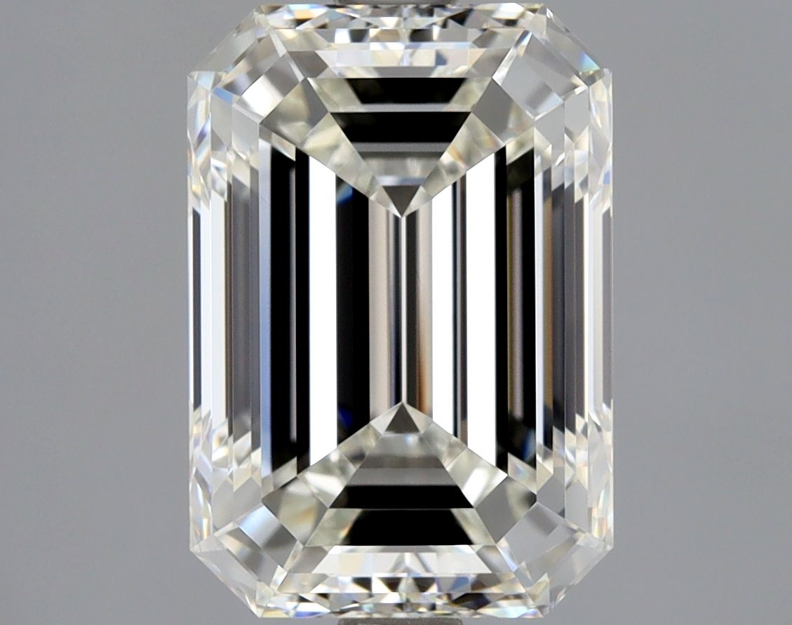 3.01 ct Emerald diamond