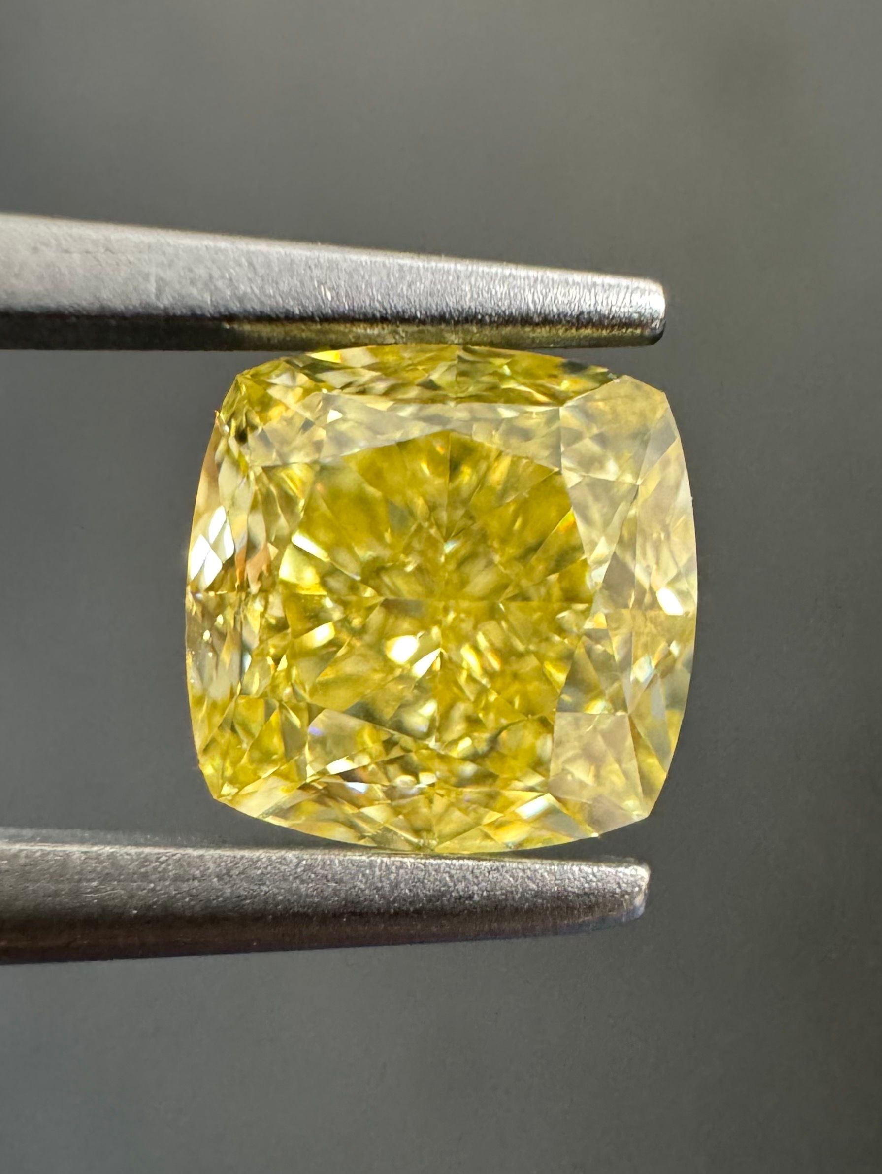 1.25 ct Cushion Brilliant diamond