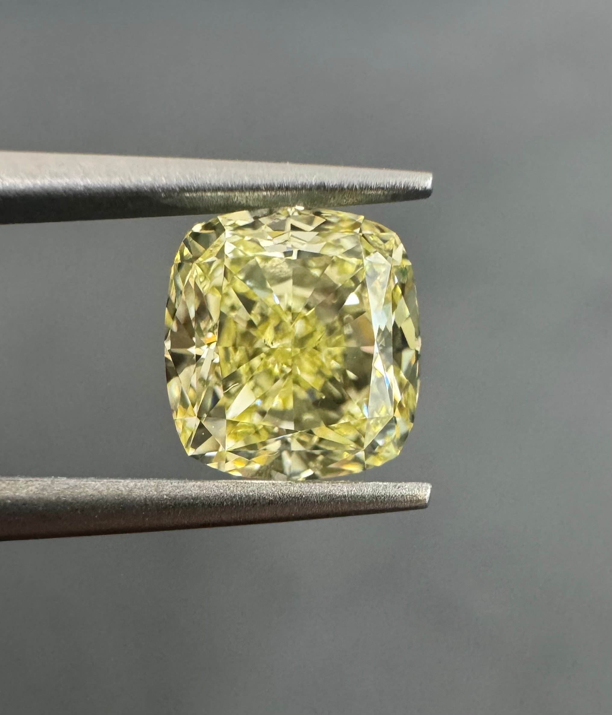 1.51 ct Cushion Brilliant diamond