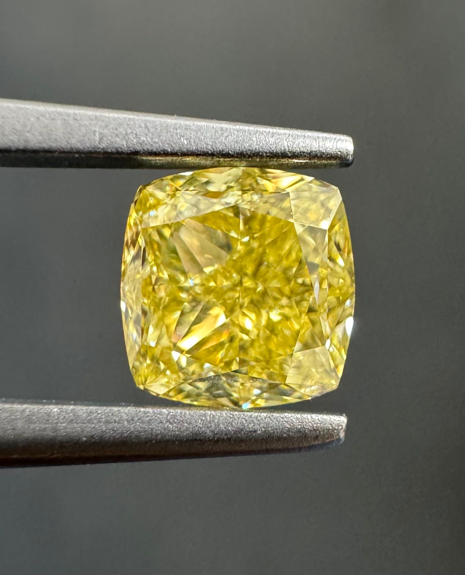 1.01 ct Cushion Brilliant diamond