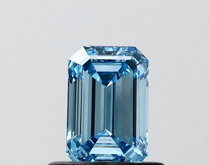 0.7 CT Fancy Vivid Blue EMERALD
