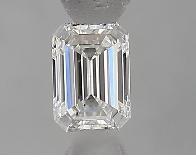 0.40 ct Emerald diamond