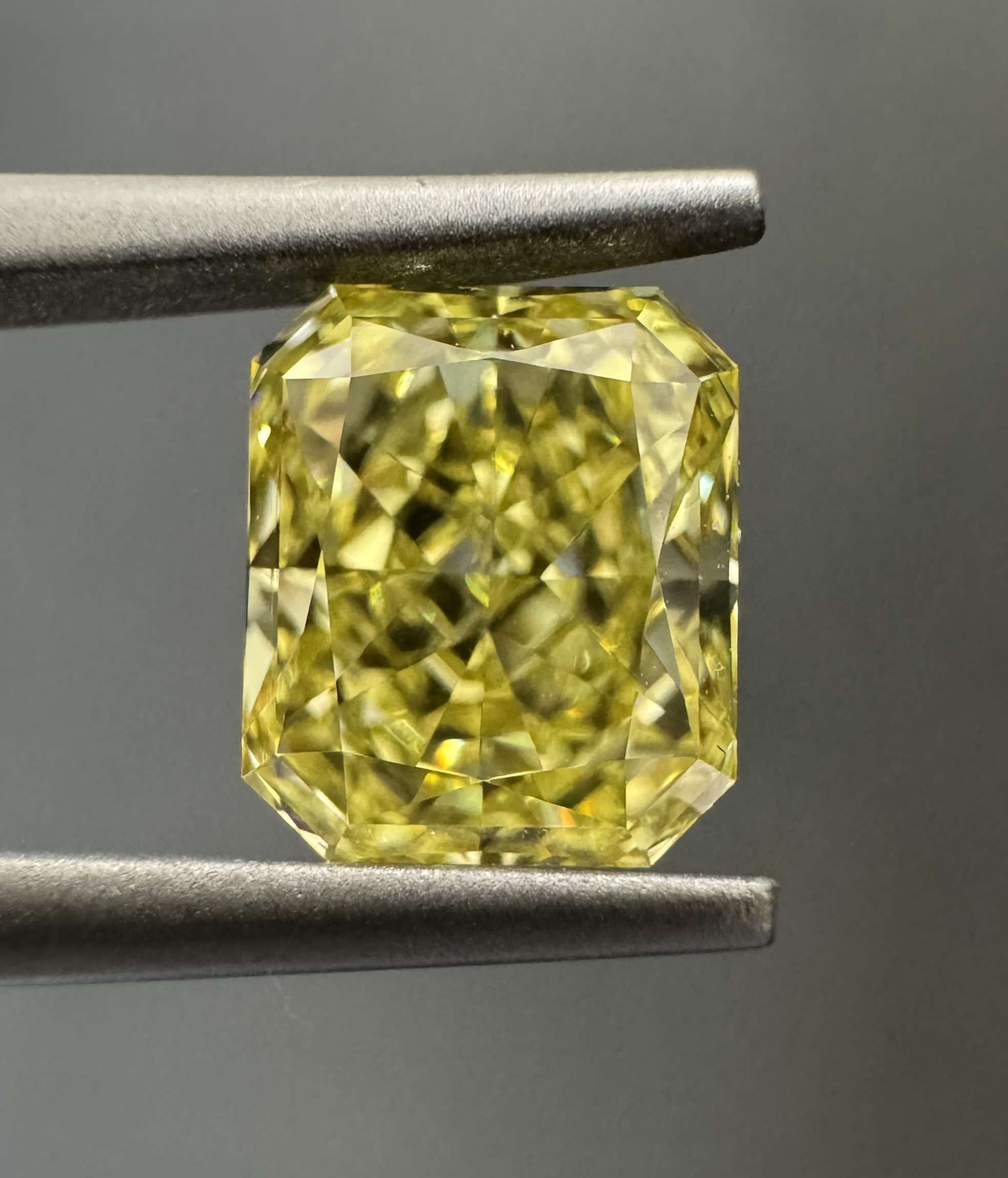 1.01 ct Radiant diamond