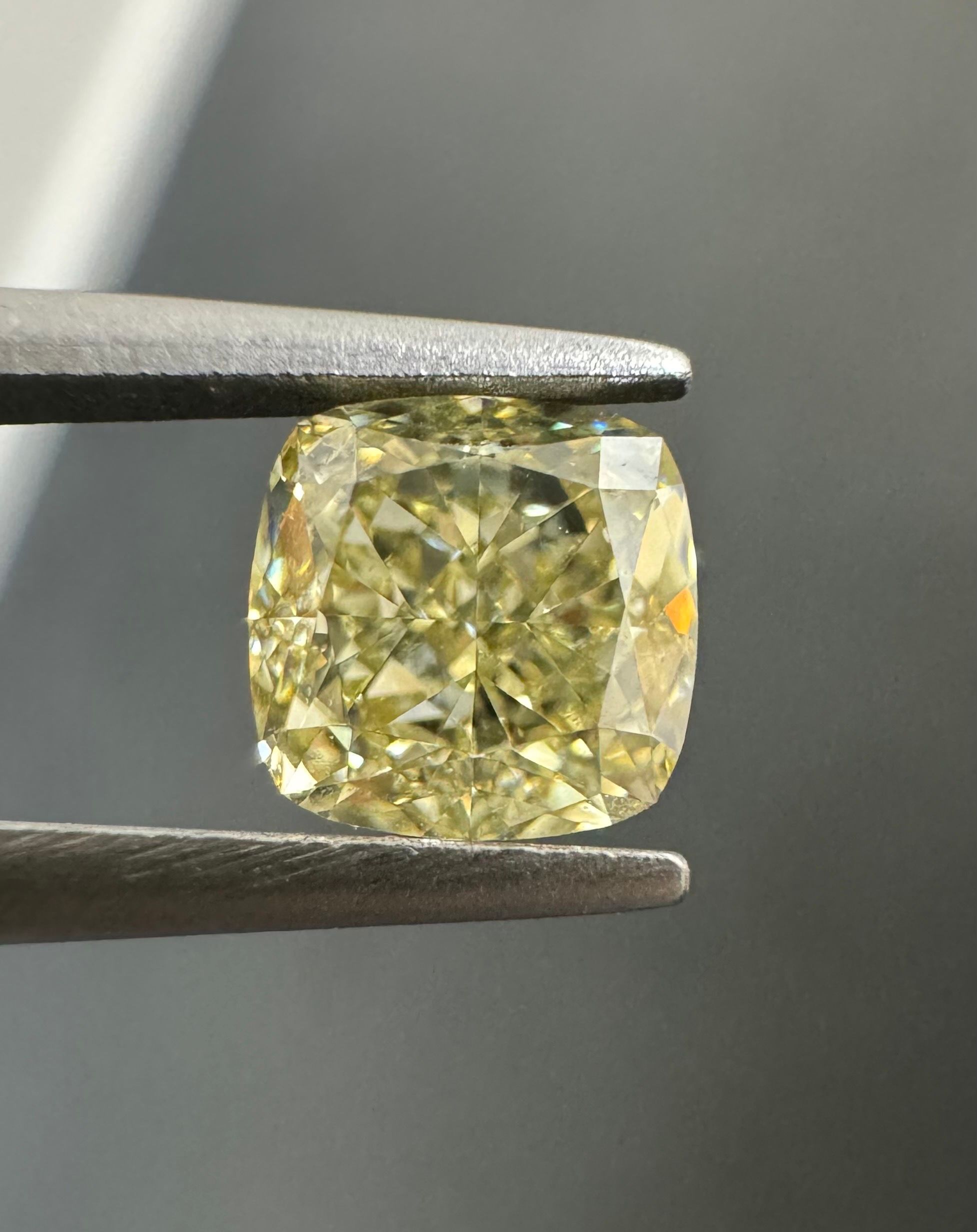 0.91 ct Cushion Modified diamond