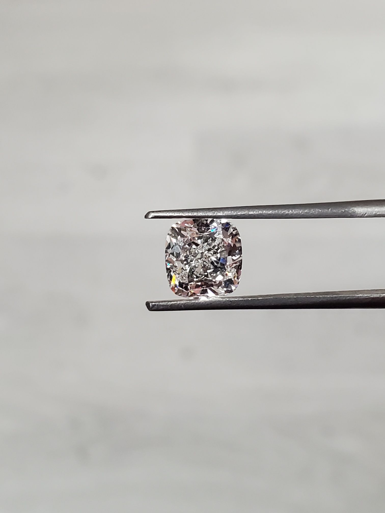 2.37 ct Cushion Modified diamond