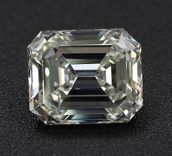 1.68 ct Emerald diamond