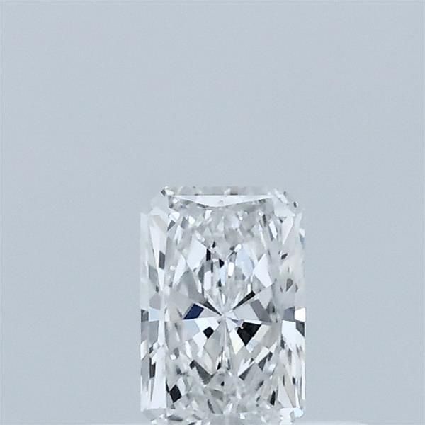 0.32 ct lab-grown Radiant Diamond