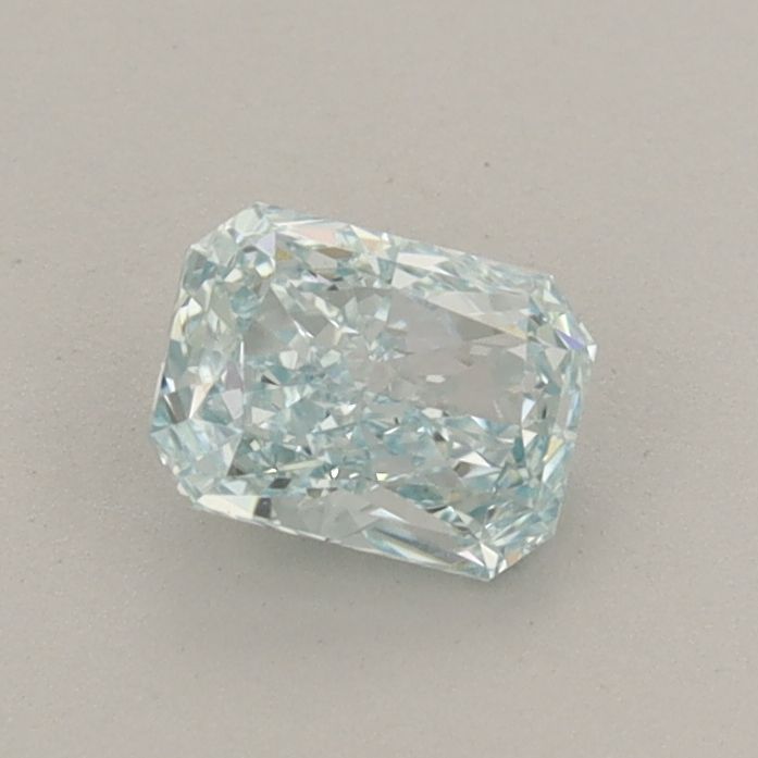 0.56 ct Radiant diamond