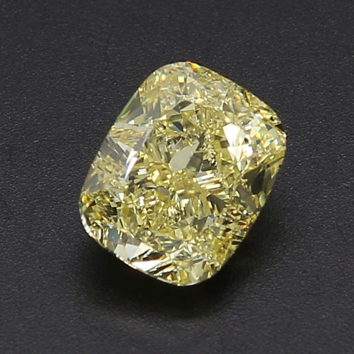 2.01 ct Cushion Brilliant diamond