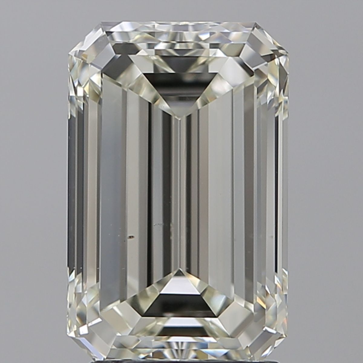3.01 ct Emerald diamond