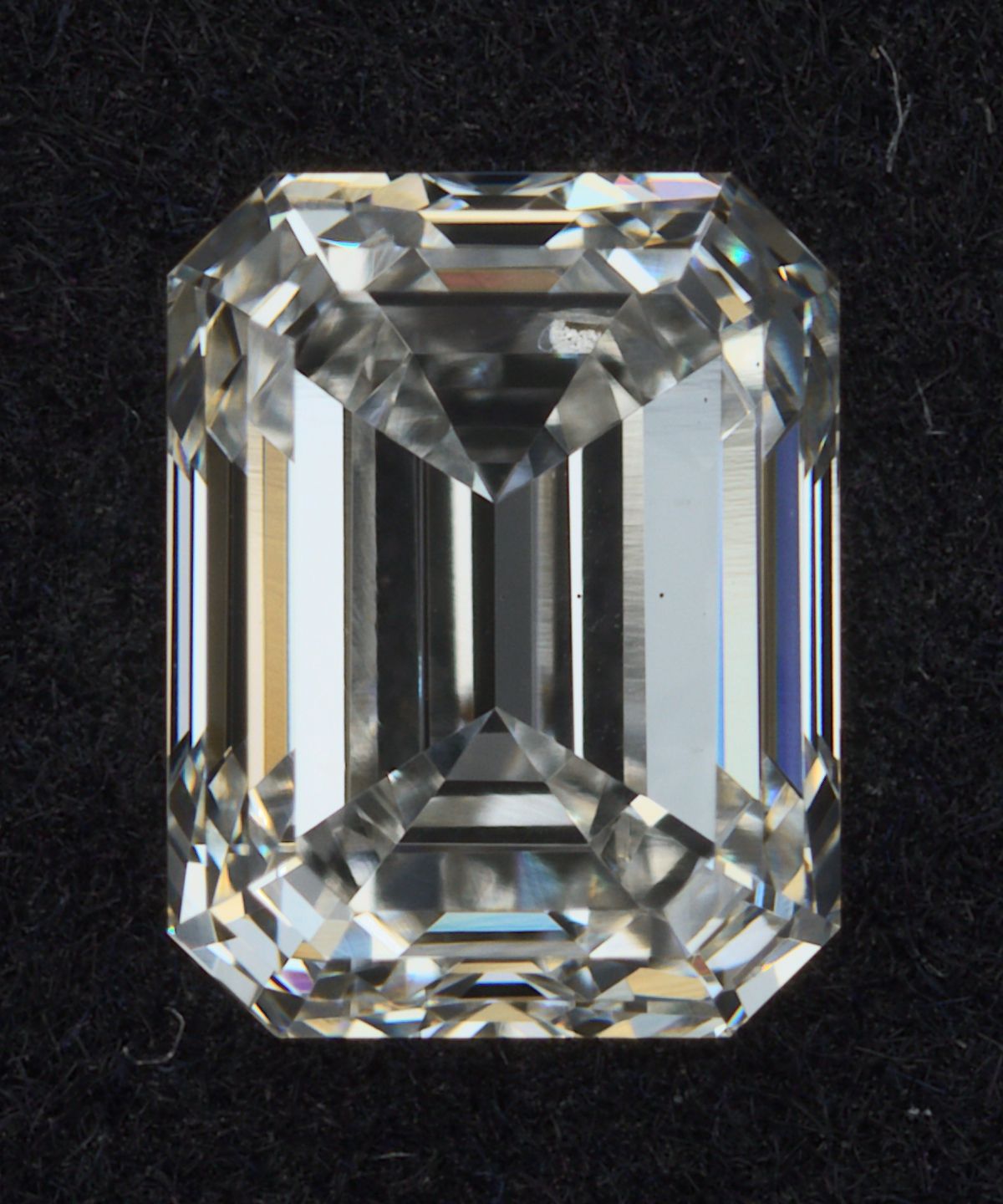 0.64 ct. emerald Lab Grown Diamond front image