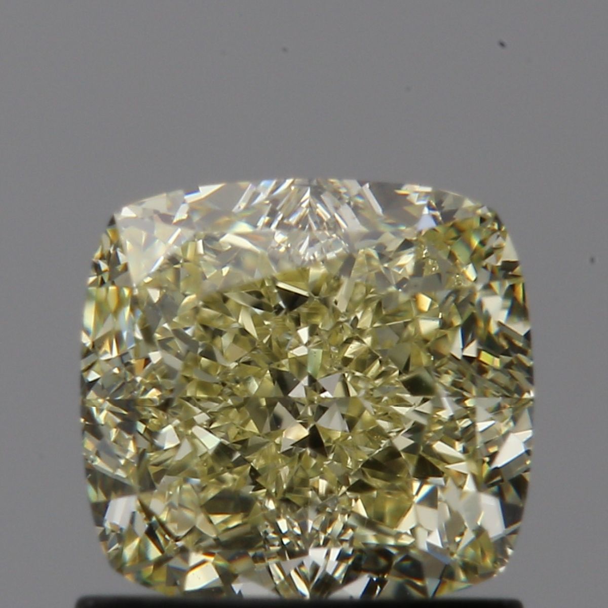 1.22 ct Cushion Brilliant diamond