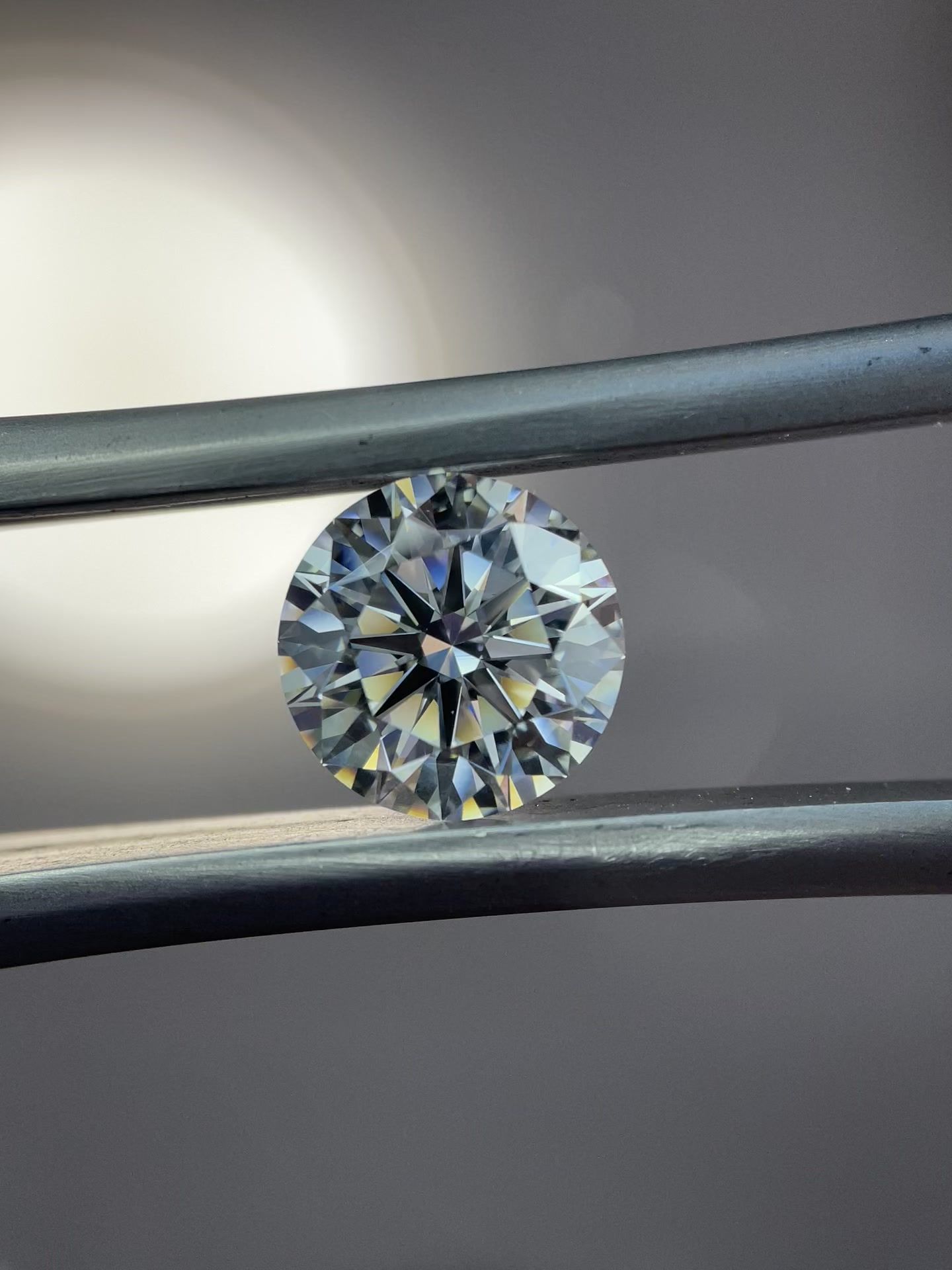 1.63 ct Round diamond