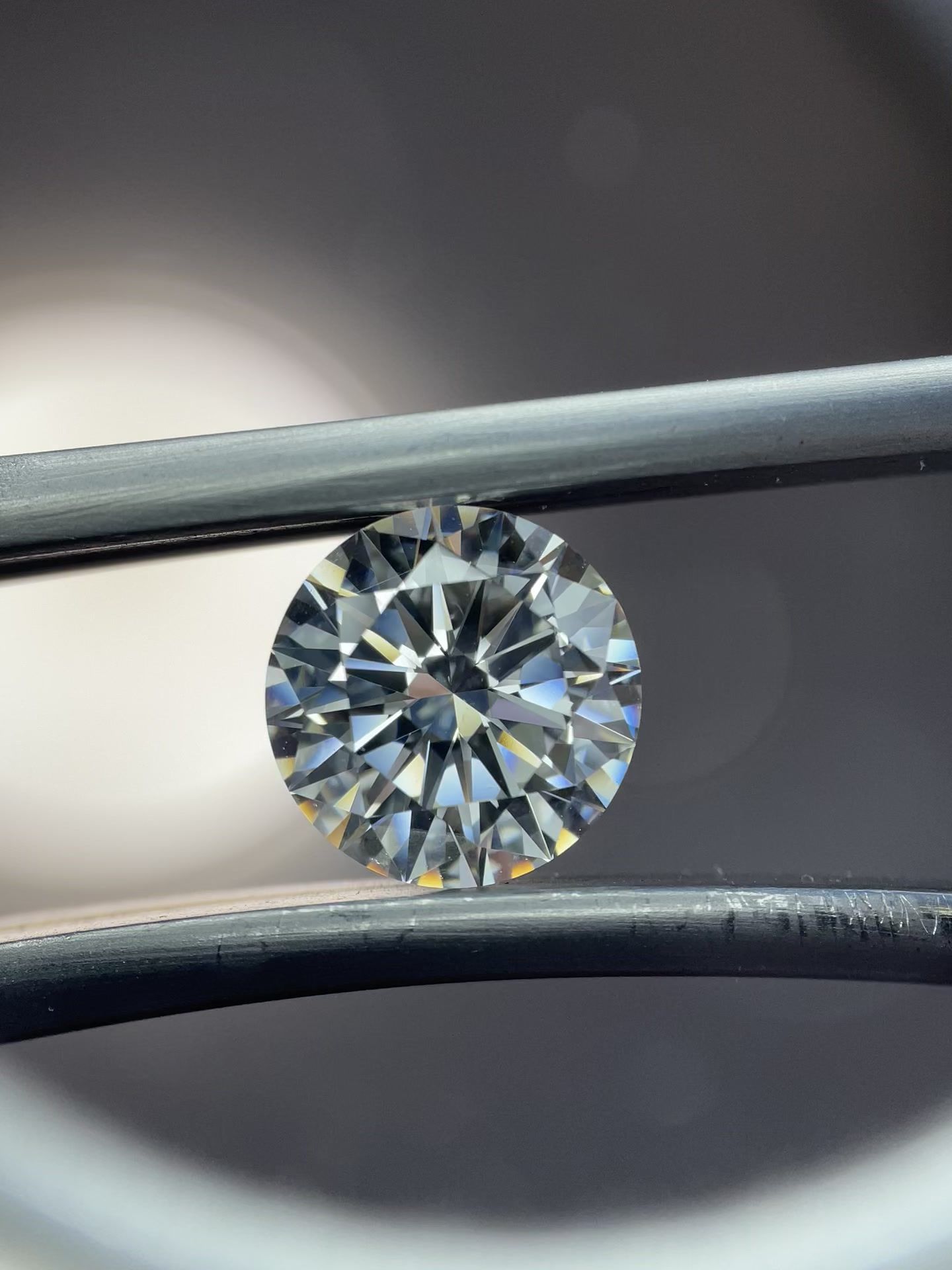 2.01 ct Round diamond