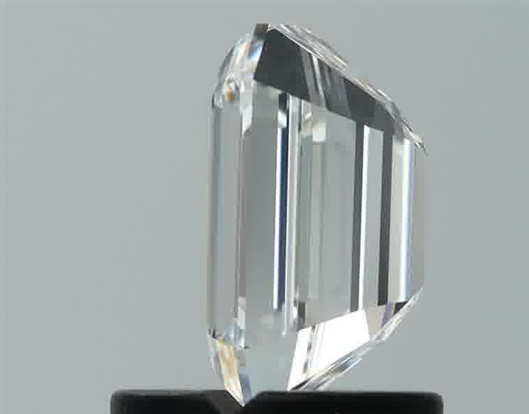 1.06 ct Emerald diamond