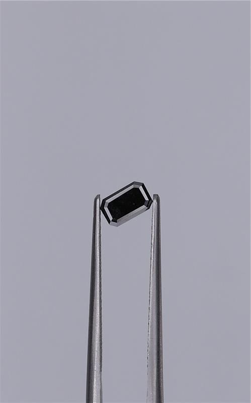 0.38ct Emerald diamond