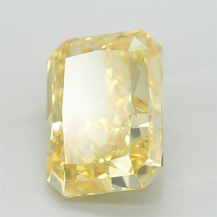 1.87 ct Radiant diamond