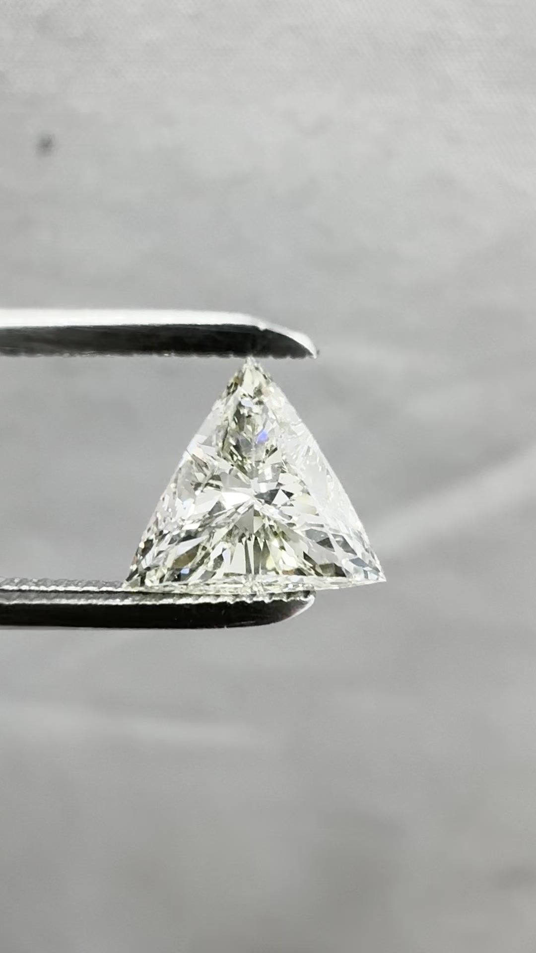 0.6 ct Triangular Diamond