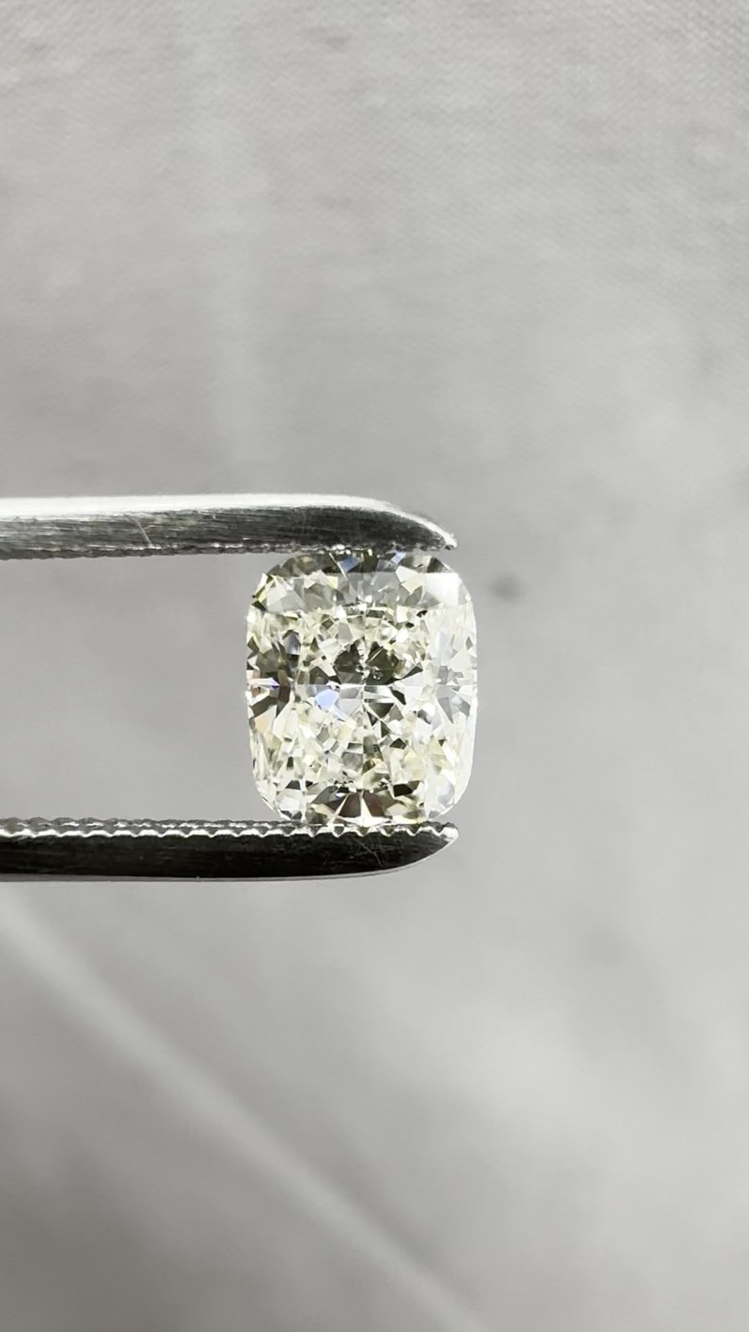 0.76 ct Cushion brilliant Diamond