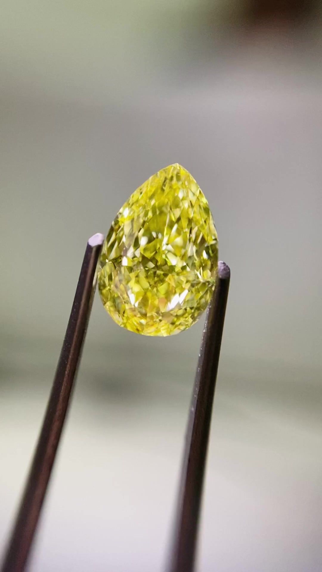 Diament 1.01 ct Fancy Intense Yellow/SI2