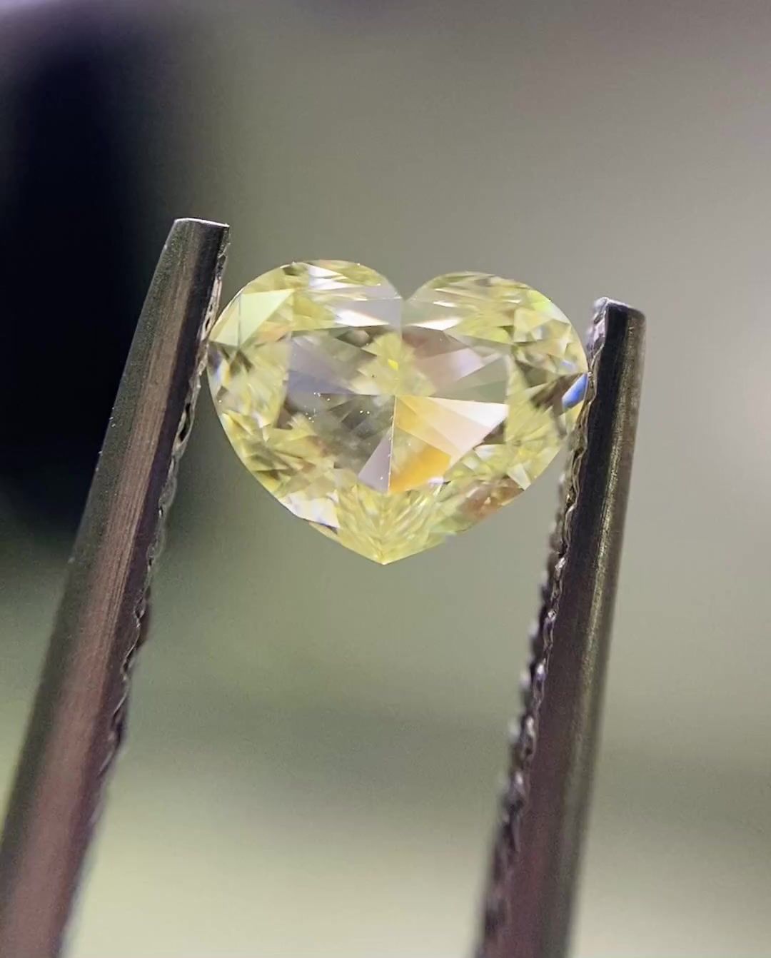 Diament 1.01 ct Fancy Light Yellow/VVS1