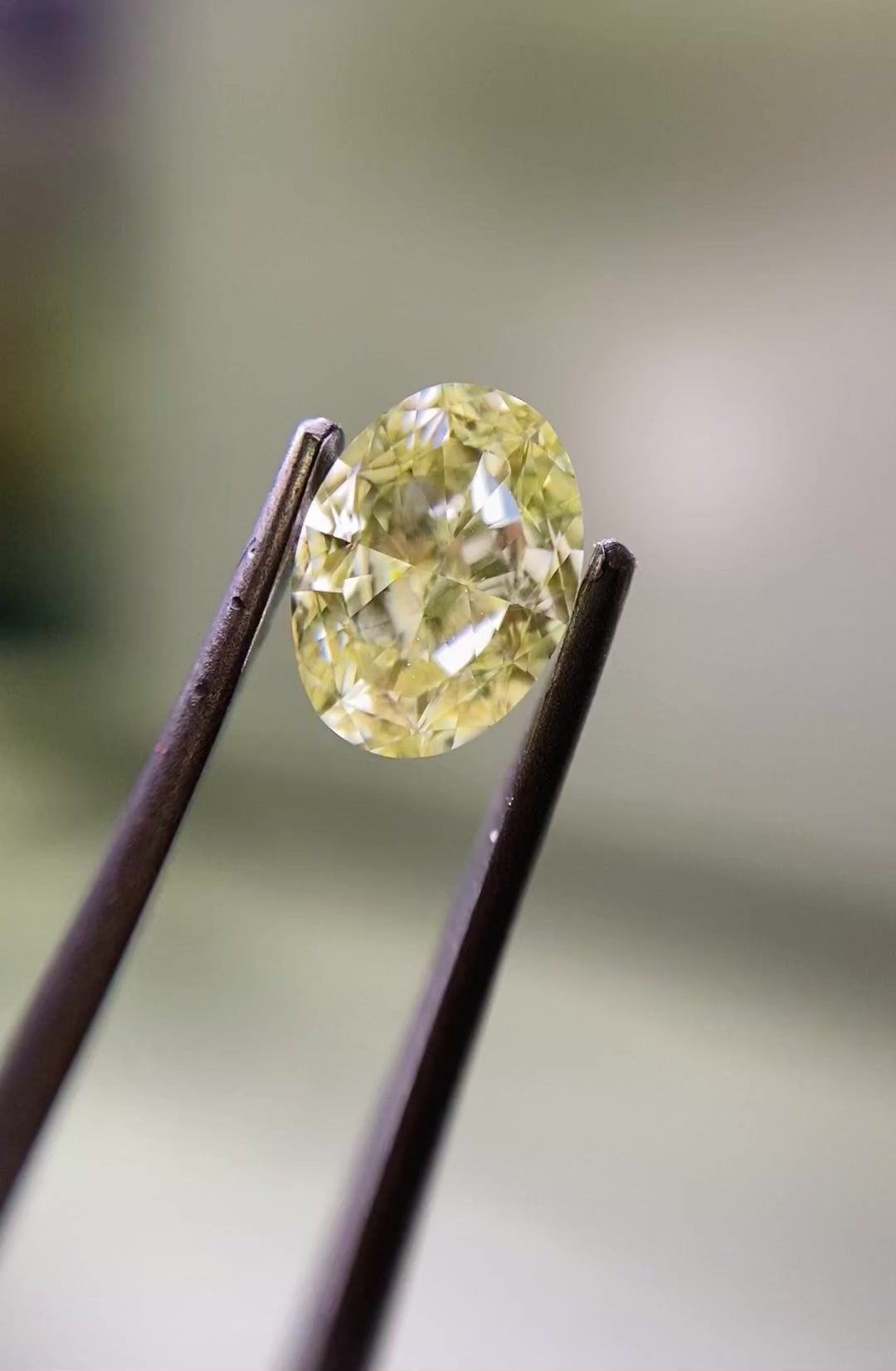 Diament 1.01 ct Fancy Light Yellow/VS1