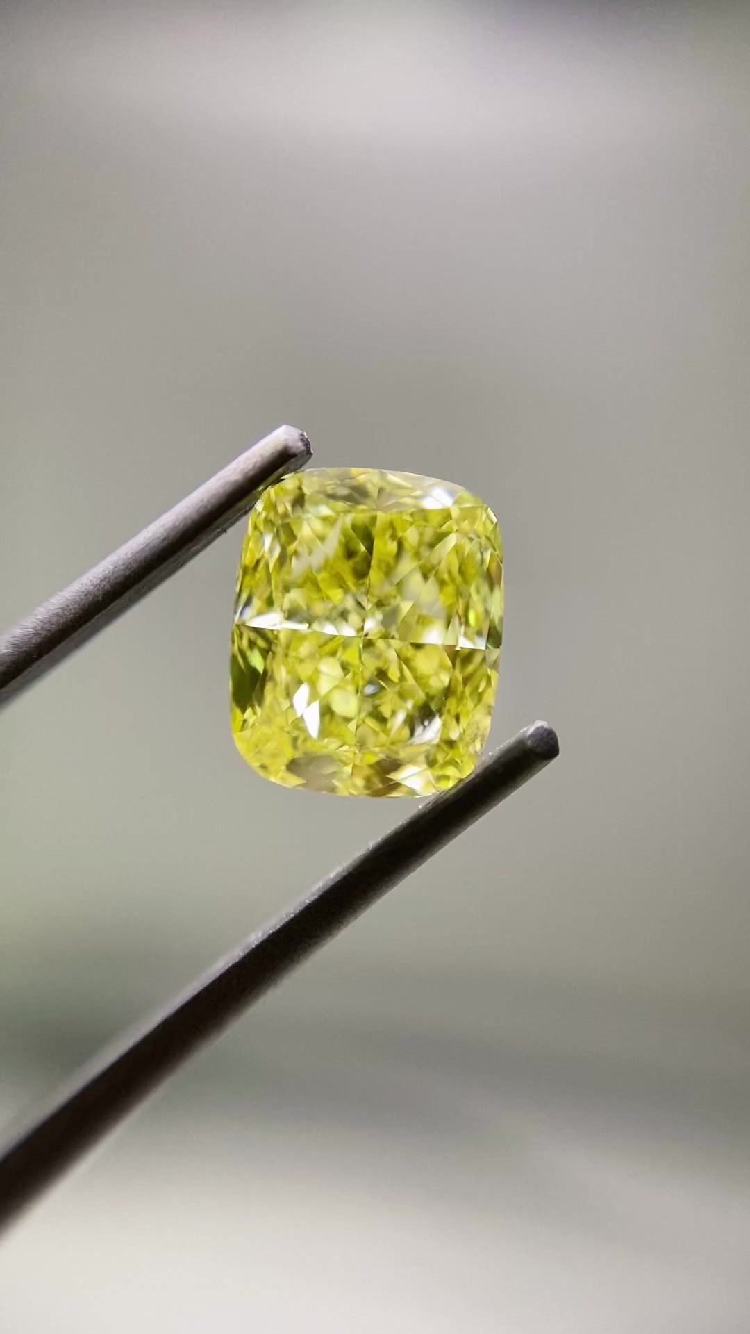 Diament 1.0 ct Fancy Intense Yellow/SI2