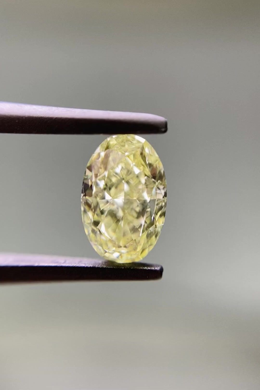 Diament 1.0 ct Fancy Light Yellow/SI1