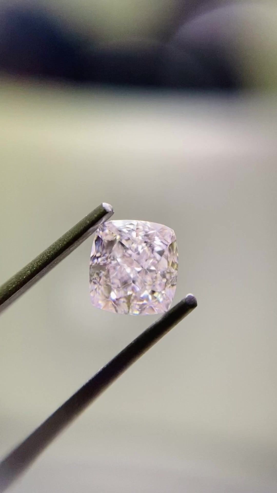 Diament 0.74 ct Very Light Pink/VS2