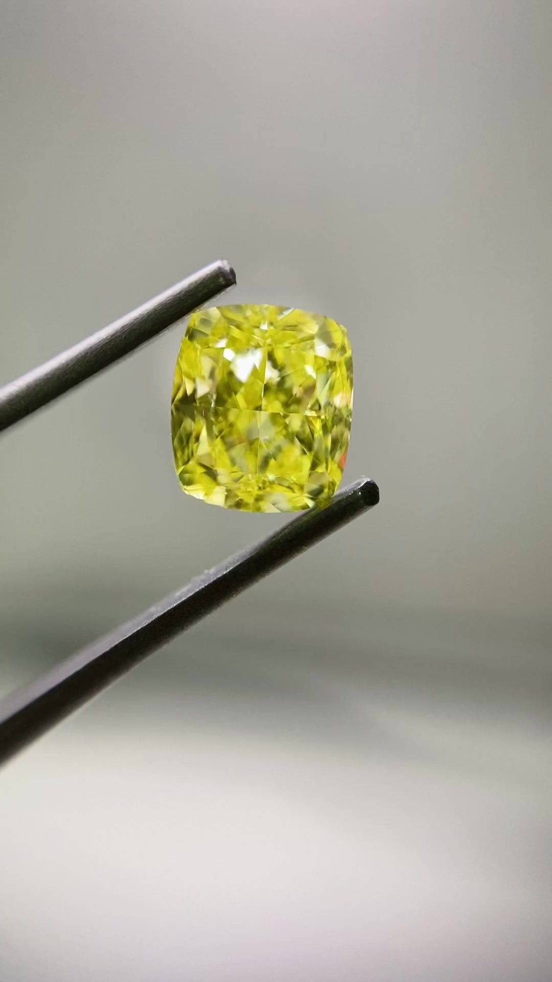 Diament 1.0 ct Fancy Intense Yellow/SI2