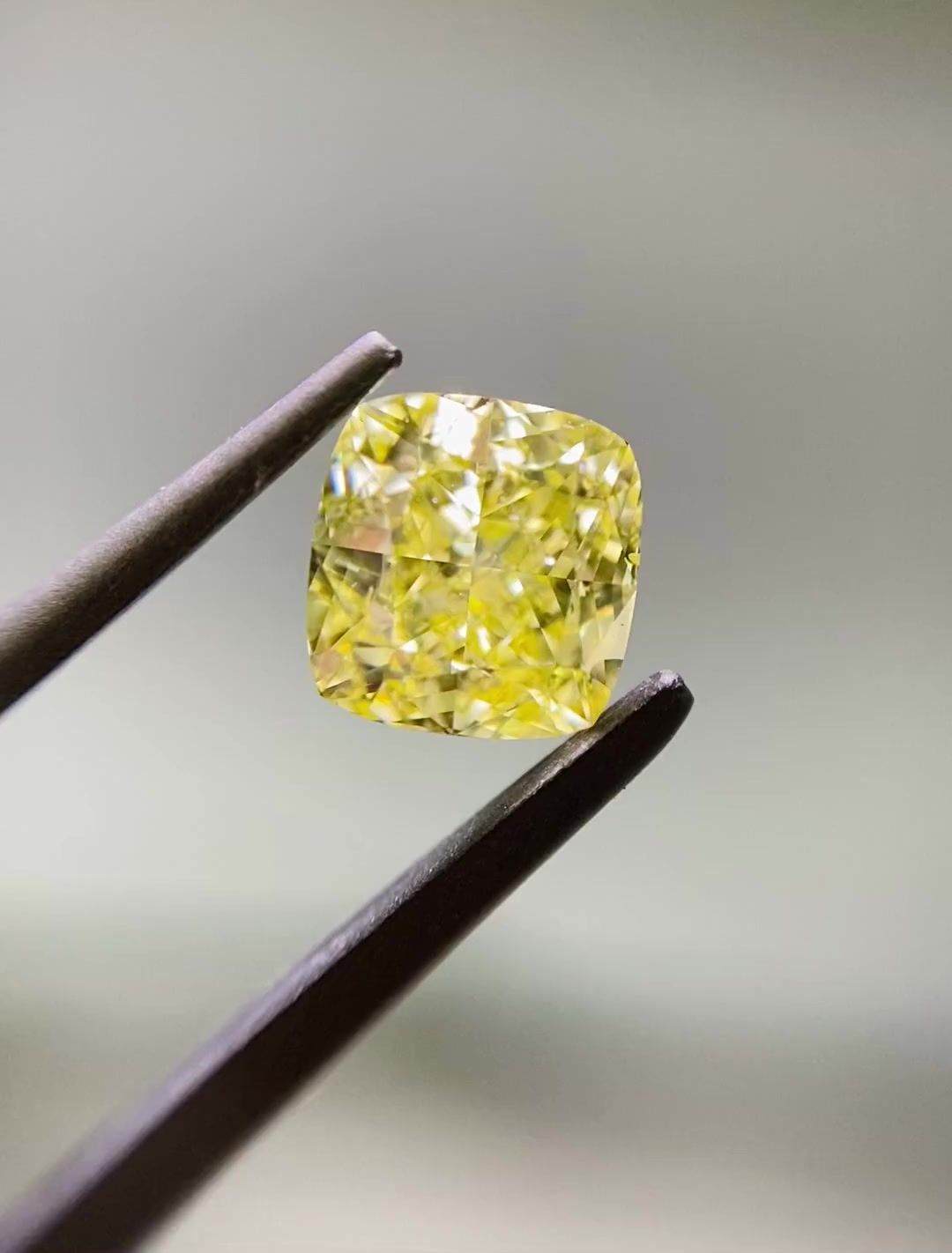 Diament 1.0 ct Fancy Intense Yellow/SI2