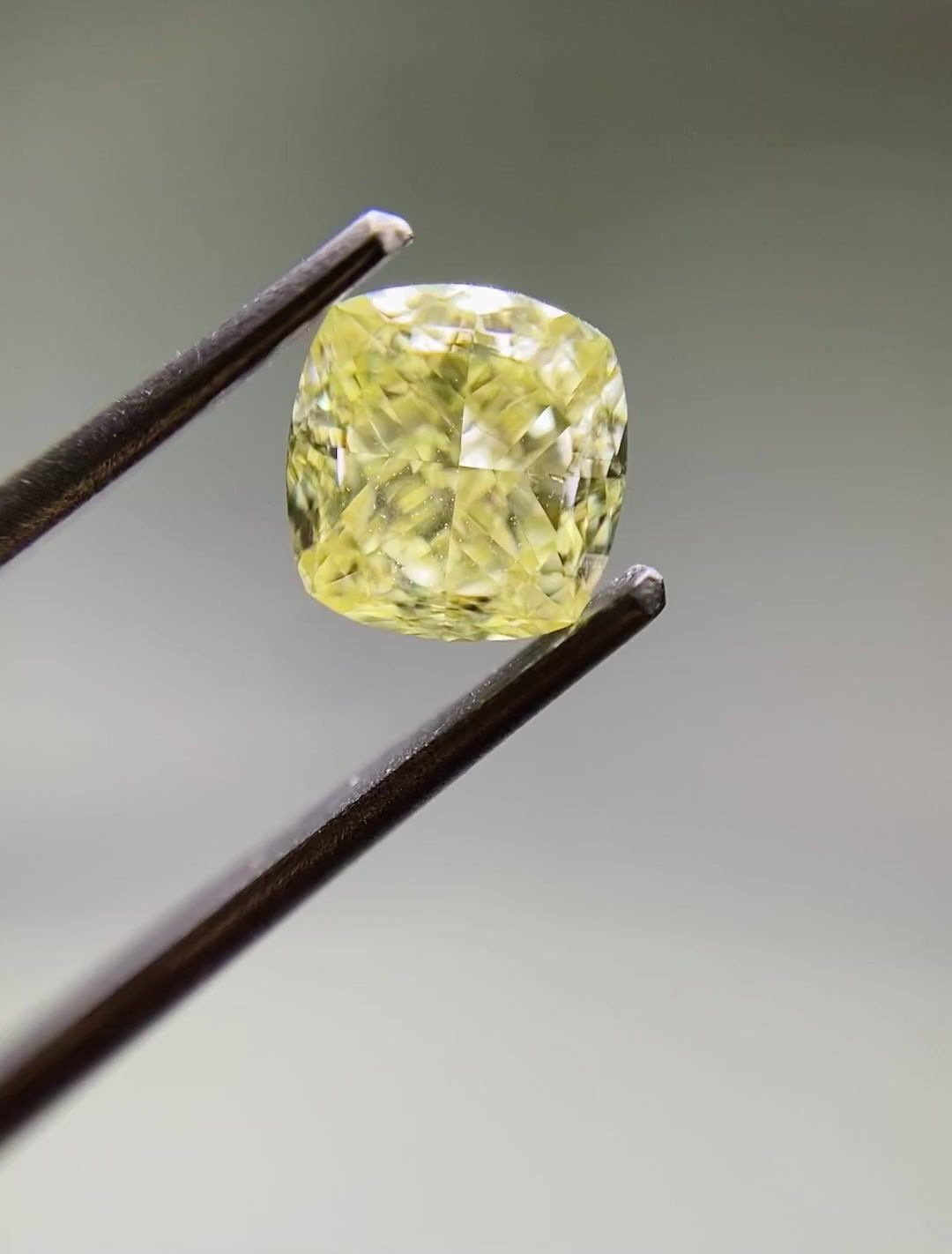 Diament 1.01 ct Fancy Yellow/SI1