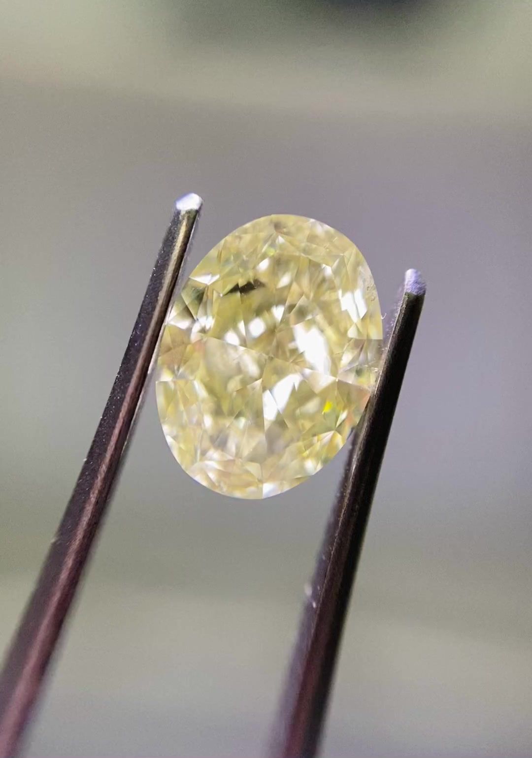 Diament 1.6 ct Fancy Yellow/SI2