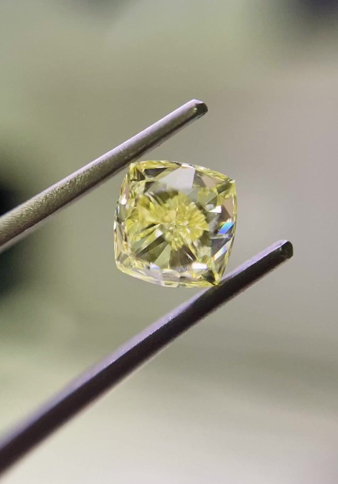 Diament 1.0 ct Fancy Light Yellow/SI1