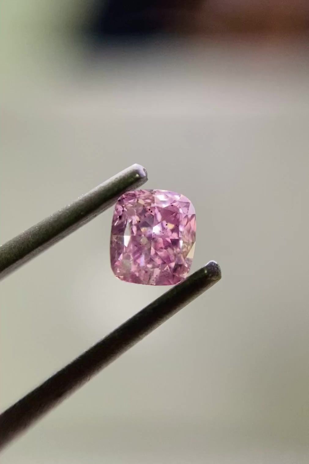Diament 0.26 ct Fancy Intense Purplish Pink/I1