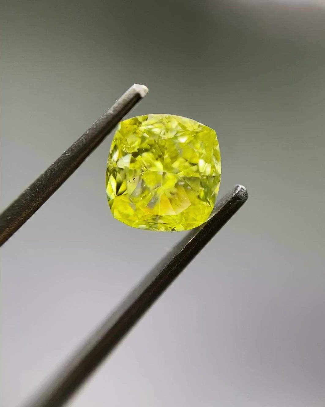 Diament 1.01 ct Fancy Intense Yellow/SI2