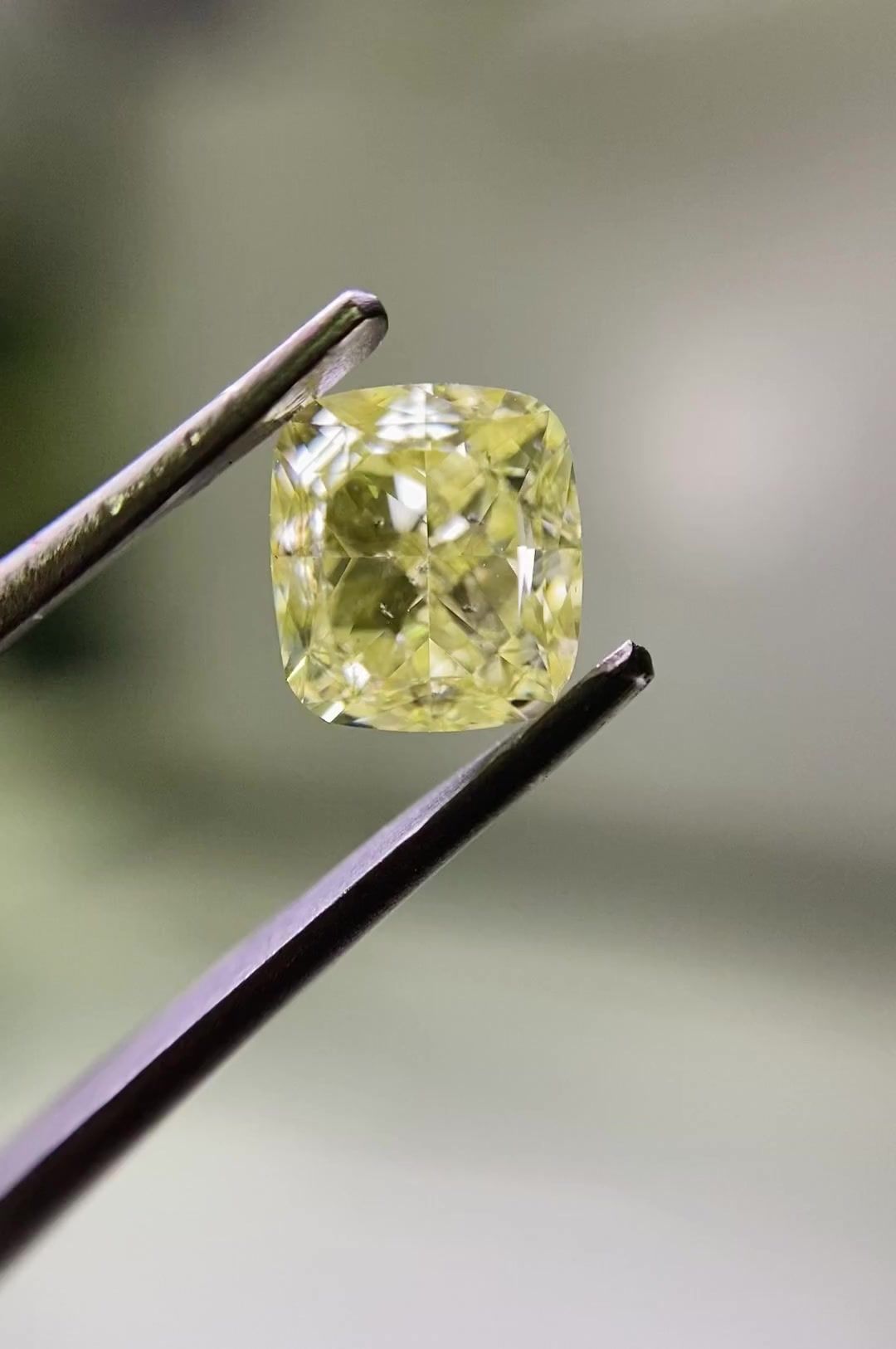Diament 1.0 ct Fancy Light Yellow/SI2