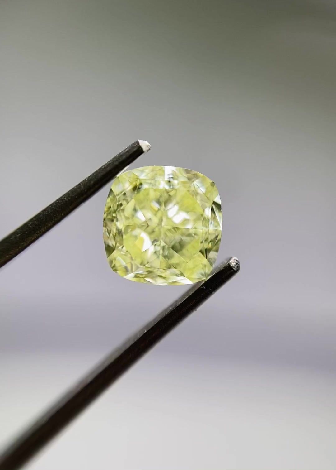 1.01 ct Cushion Brilliant diamond