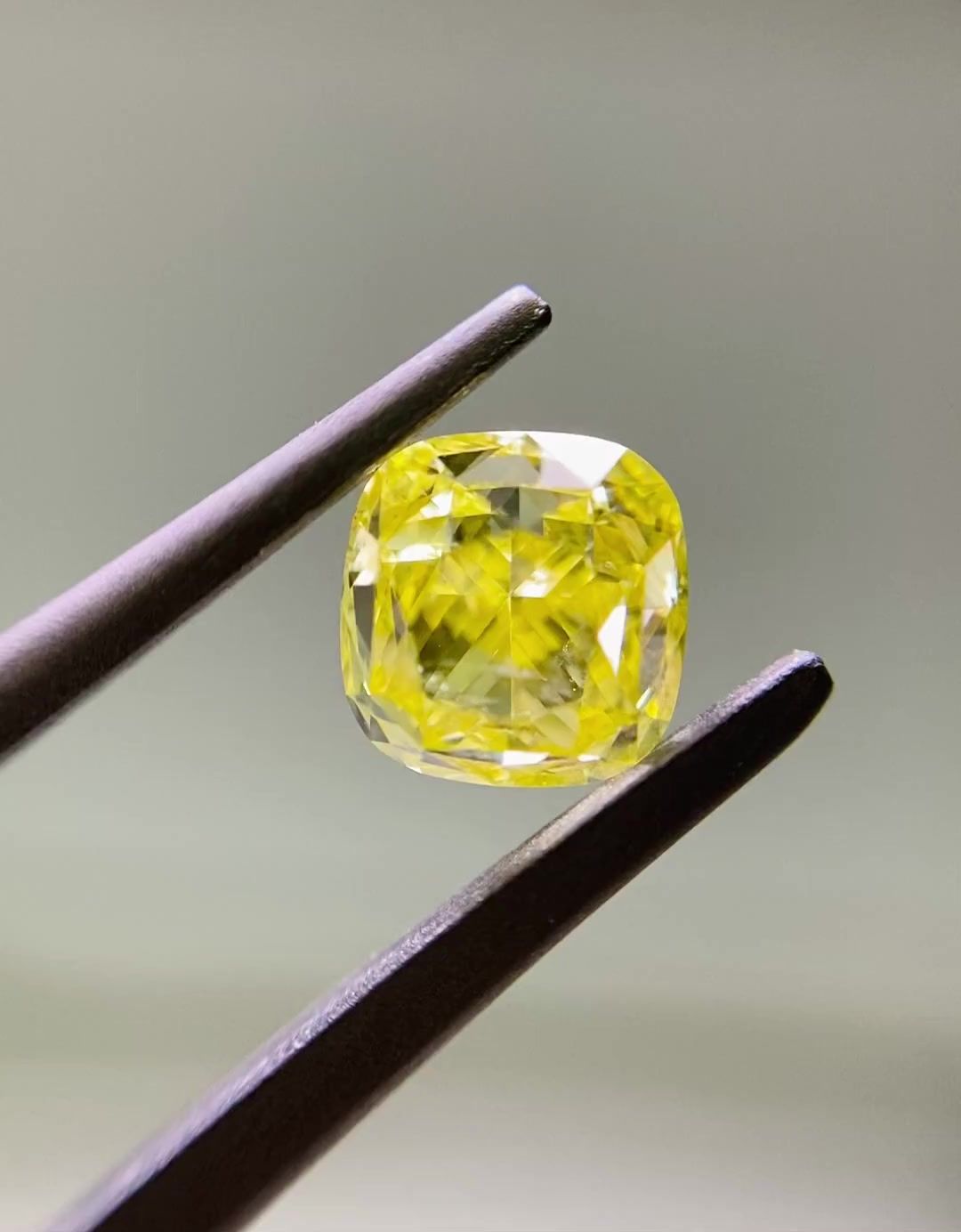 Diament 1.01 ct Fancy Intense Yellow/SI2
