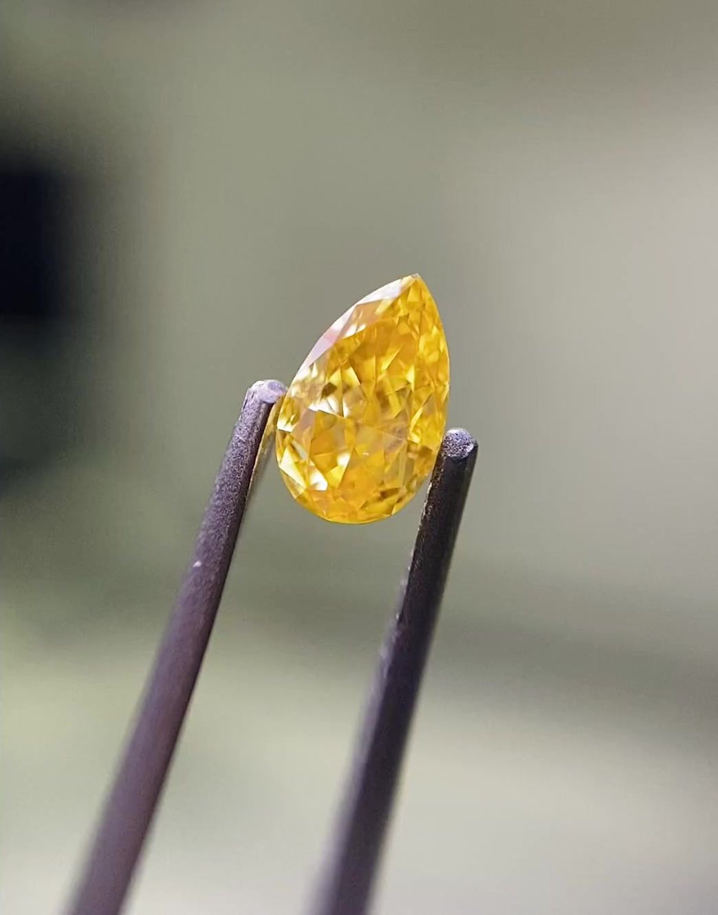 Diament 0.33 ct Fancy Intense Orange Yellow/SI1