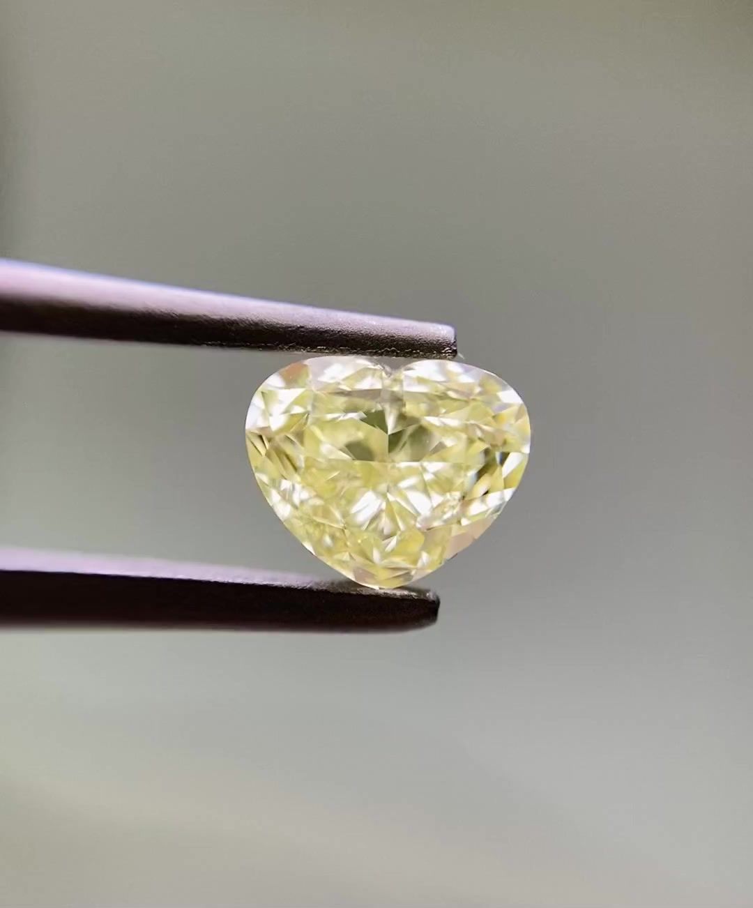 Diament 1.0 ct Fancy Light Yellow/SI1