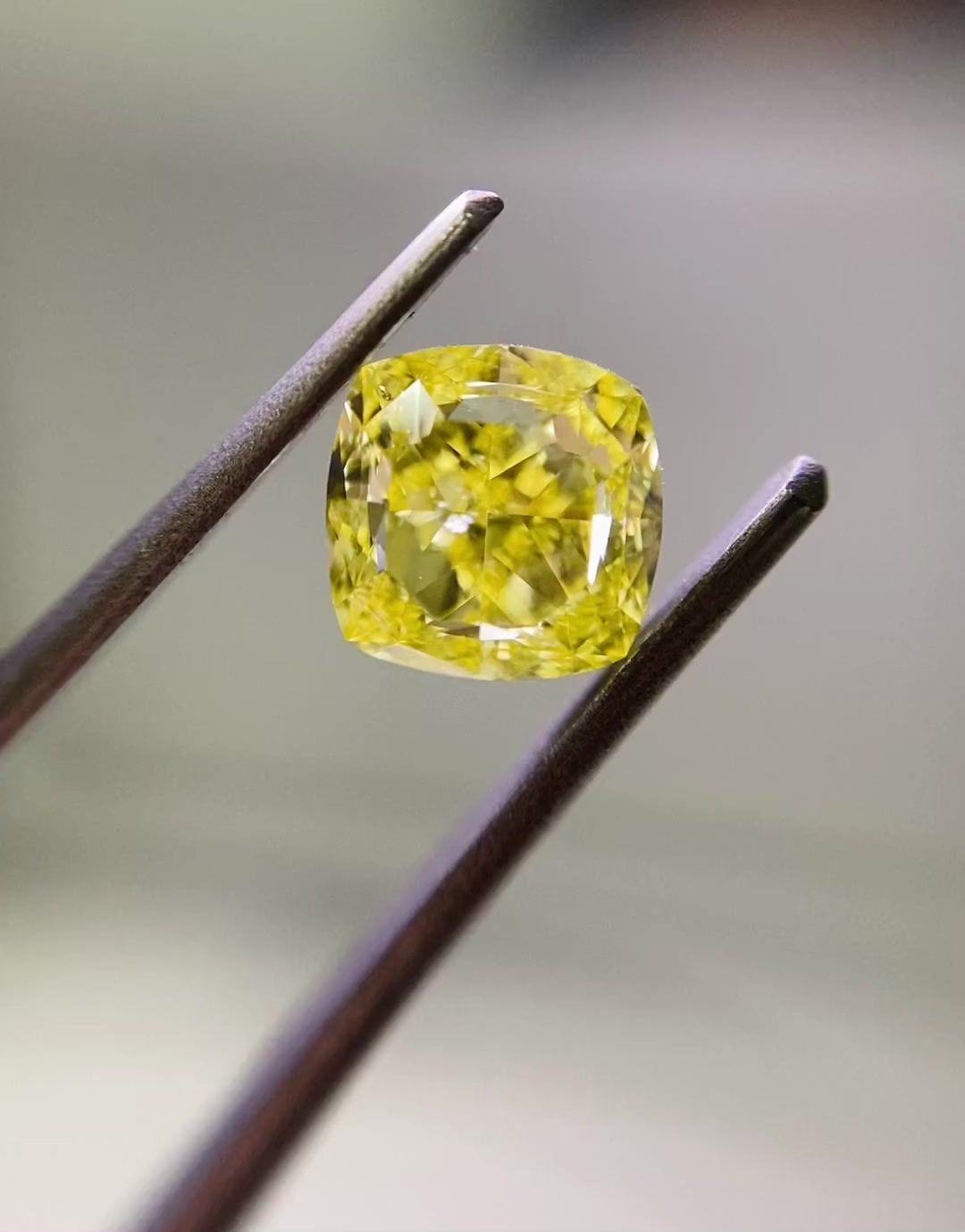 Diament 1.01 ct Fancy Intense Yellow/SI2